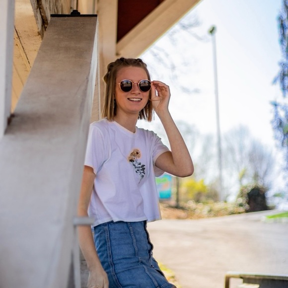 Meet your Posher, Carolyn - Picture 3 of 3